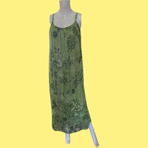 Super comfy, lime, green floral summer dress size medium